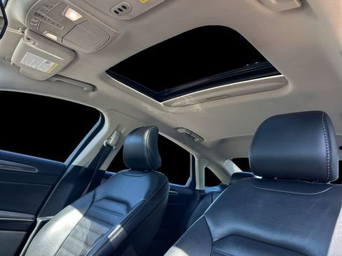 Used 2017 Ford Fusion SE w/ Fusion SE Technology Package image 26