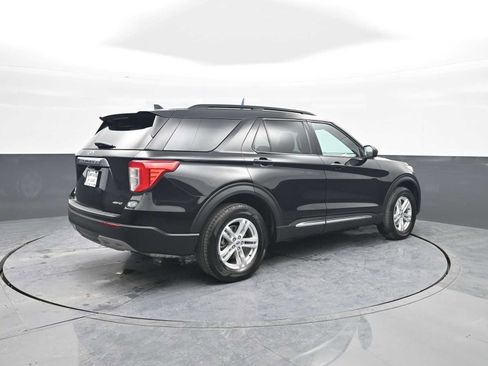 Used 2023 Ford Explorer XLT w/ Equipment Group 202A image 8