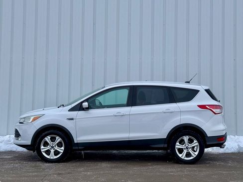 Used 2015 Ford Escape SE image 2