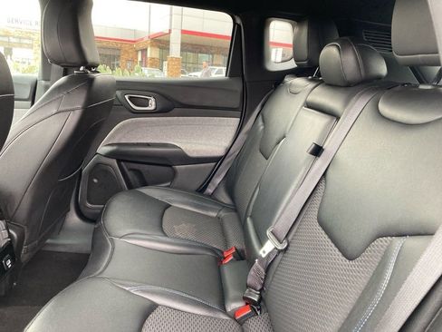 Used 2024 Jeep Compass Latitude image 8