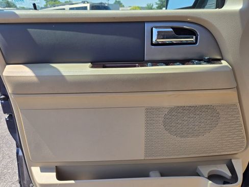 Used 2013 Ford Expedition XLT RWD image 19
