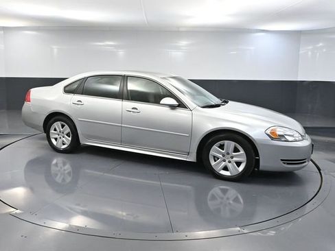 Used 2011 Chevrolet Impala LS FWD image 3