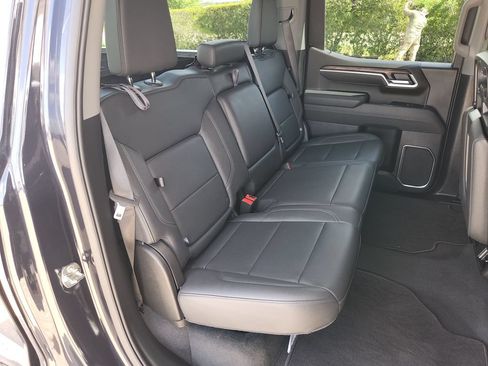 Used 2025 GMC Sierra 1500 SLT AWD/4WD image 15