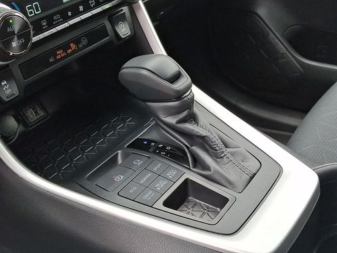 Certified 2025 Toyota RAV4 XLE AWD/4WD image 18