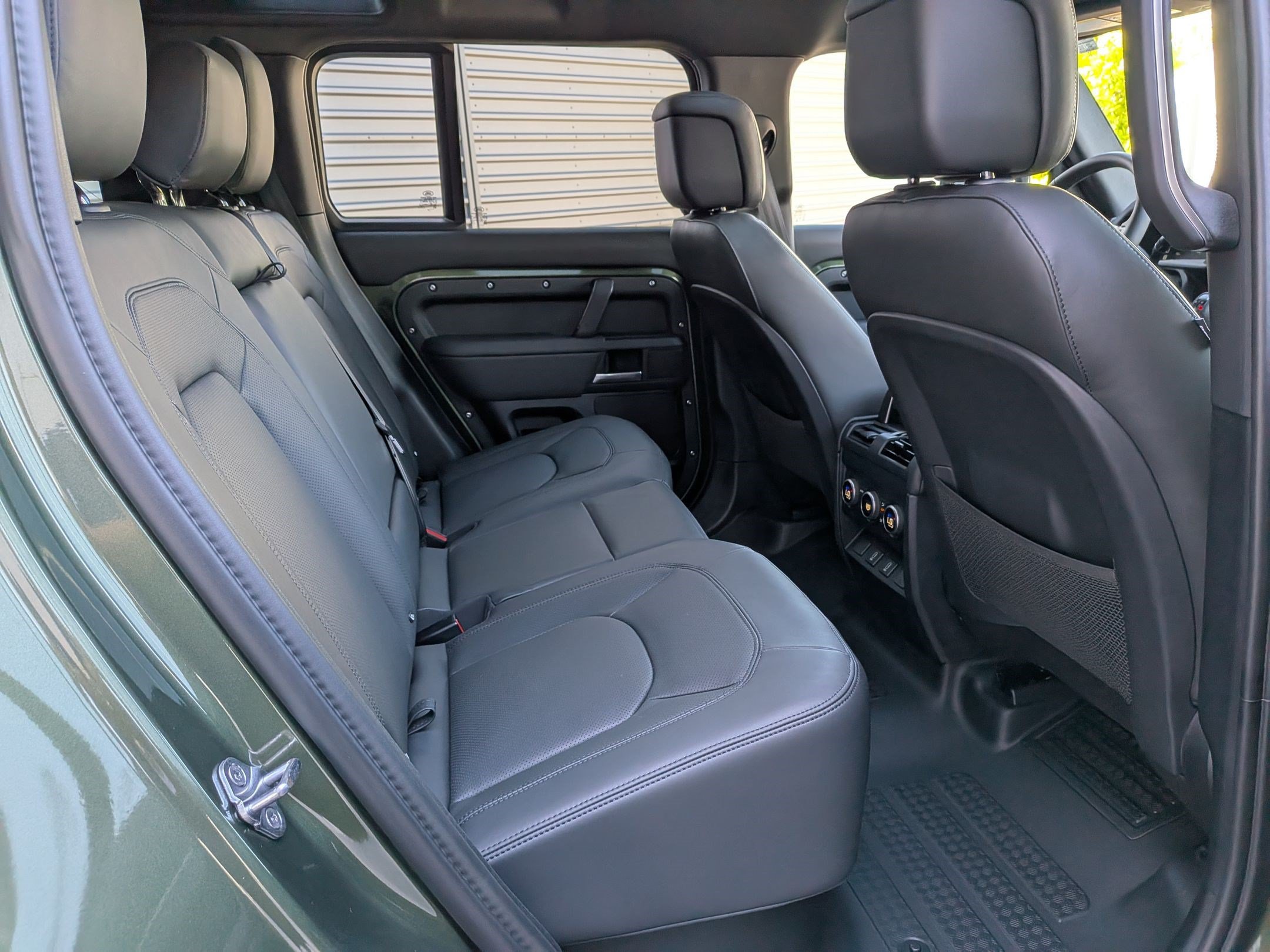 New 2026 Land Rover Defender 110 X-Dynamic SE AWD/4WD image 30