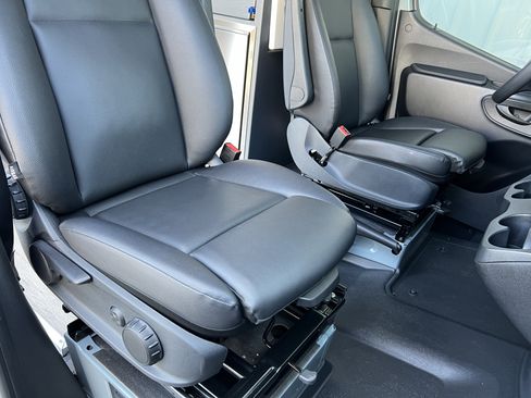 Used 2022 Mercedes-Benz Sprinter 2500 image 27