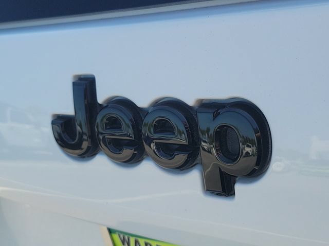 Used 2022 Jeep Cherokee Latitude AWD/4WD image 8