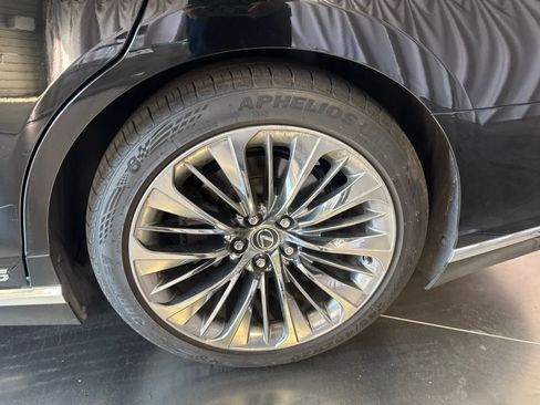 Used 2020 Lexus LS 500h w/ Luxury Package RWD image 9
