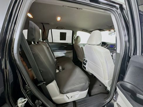 Used 2017 Honda Pilot LX image 29