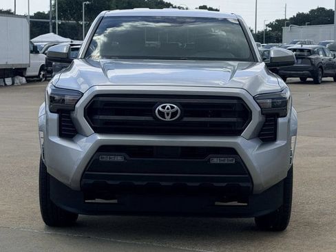 Used 2024 Toyota Tacoma SR5 AWD/4WD image 3