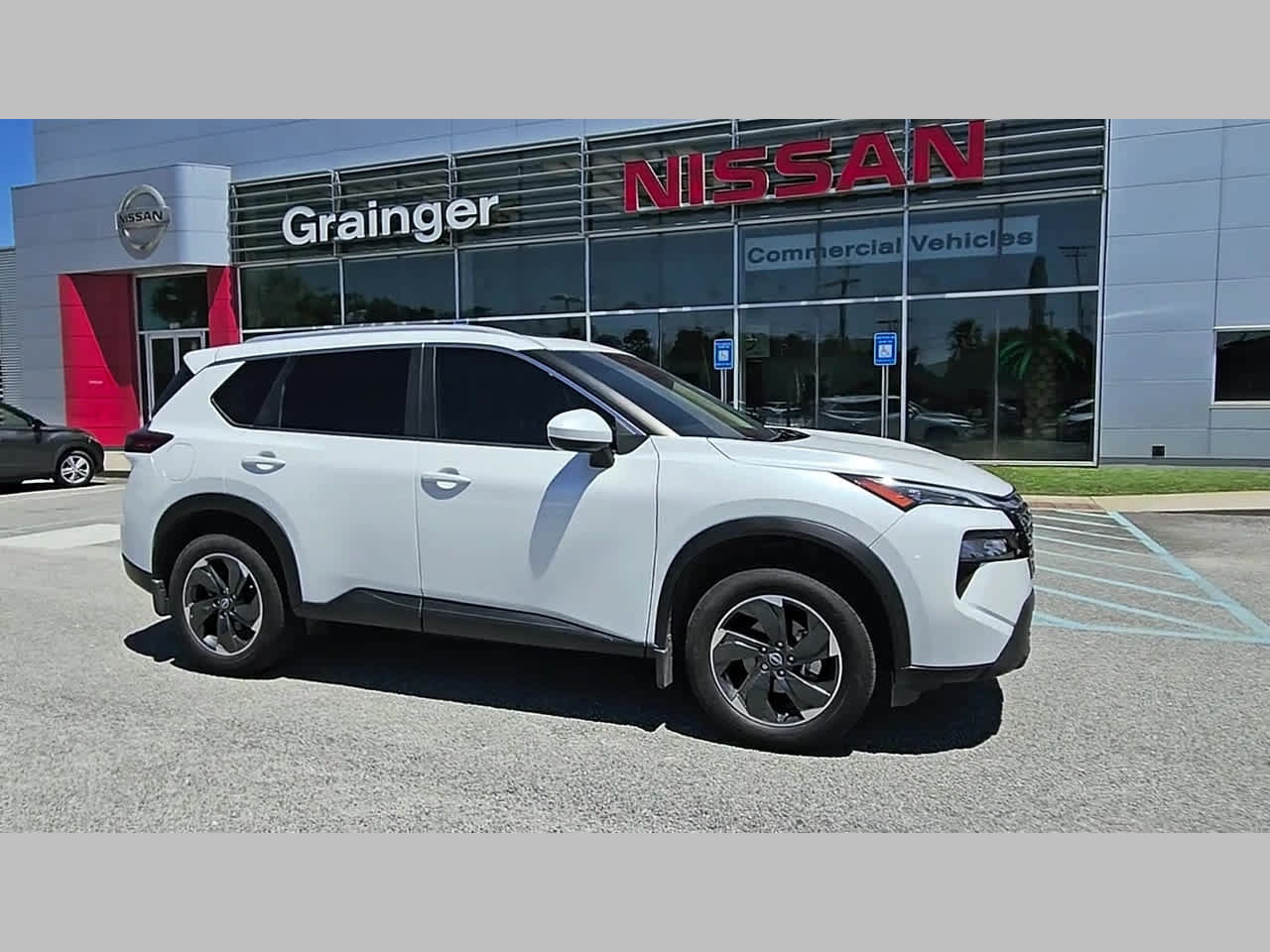 Used 2024 Nissan Rogue SV w/ SV Premium Package FWD image 35