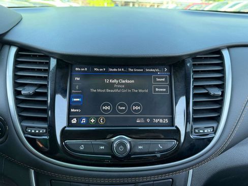Used 2022 Chevrolet Trax LT w/ Midnight Edition AWD/4WD image 22