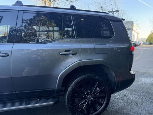 Used 2024 Lexus GX 550 image 7