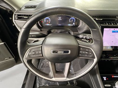 Used 2022 Jeep Grand Cherokee Limited image 11