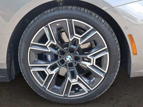 Used 2026 BMW 530i xDrive w/ M Sport Package AWD/4WD image 9