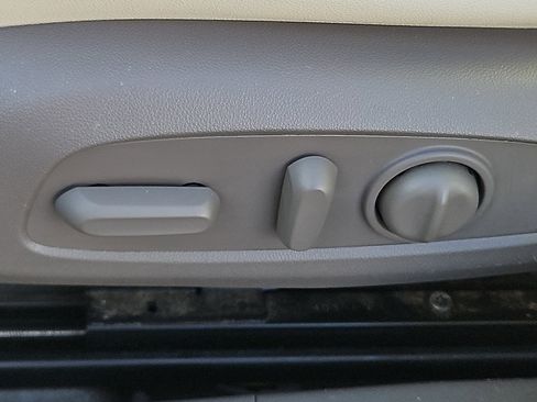 Used 2020 Chevrolet Malibu LT w/ Leather Package image 25