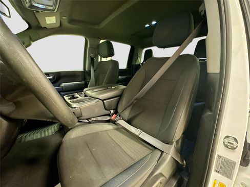 Used 2025 Chevrolet Silverado 2500 Custom w/ Custom Value Package image 18