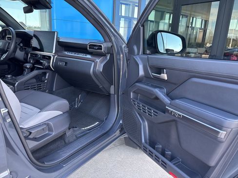 Used 2024 Toyota Tacoma TRD Off-Road AWD/4WD image 20