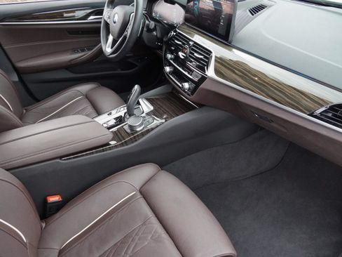 Used 2023 BMW 530e w/ Premium Package RWD image 11