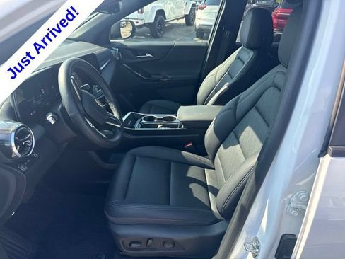 Used 2025 Chevrolet Equinox LT w/ Convenience Package II FWD image 13