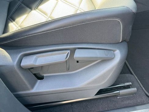 Used 2024 Volkswagen Atlas SE AWD/4WD image 30