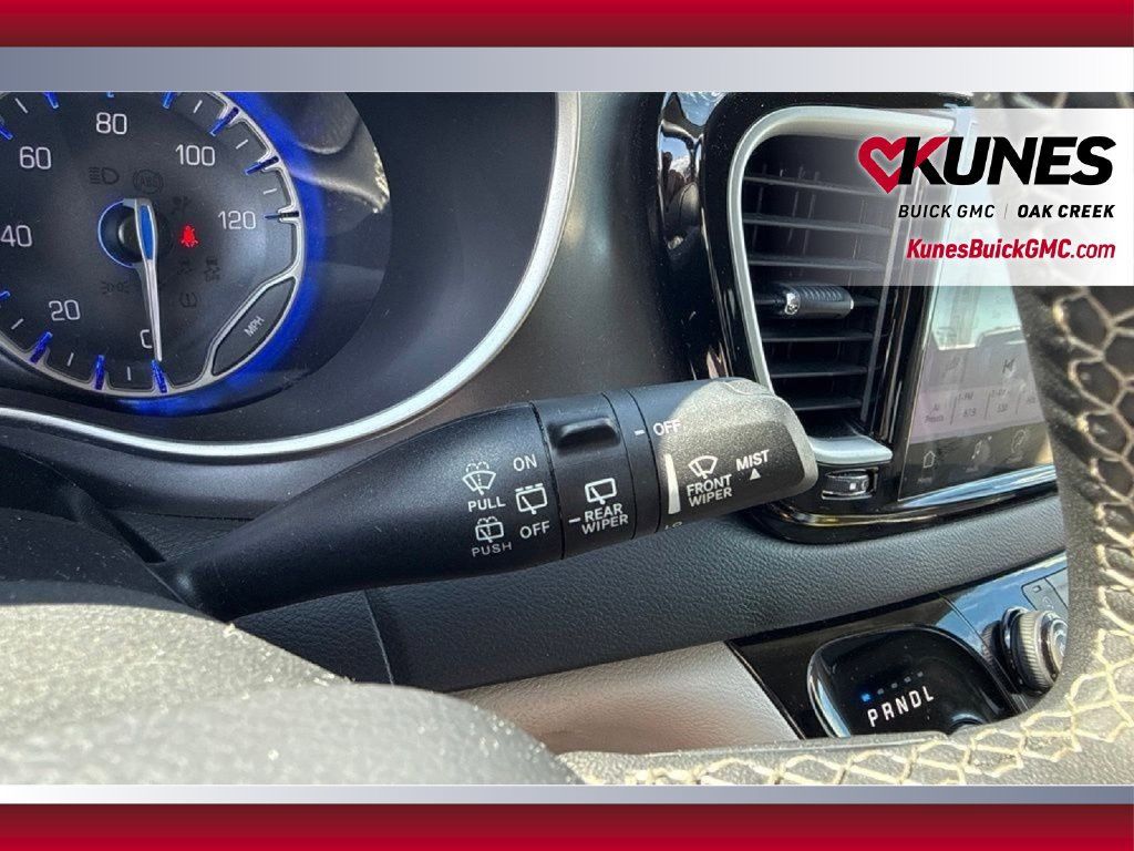 Used 2023 Chrysler Pacifica Touring-L FWD image 19
