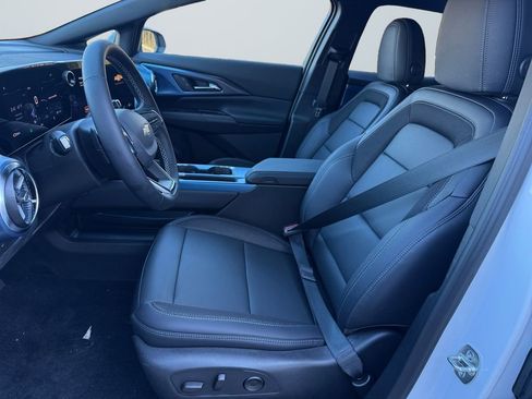 New 2026 Chevrolet Equinox EV LT image 9