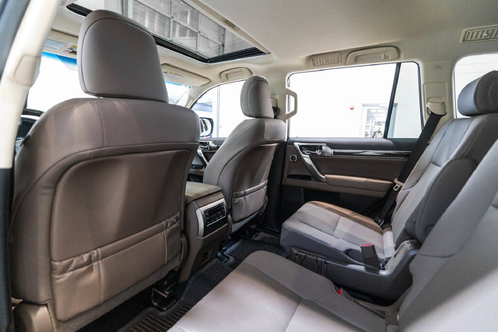 Used 2023 Lexus GX 460 Premium w/ Accessory Package AWD/4WD image 14