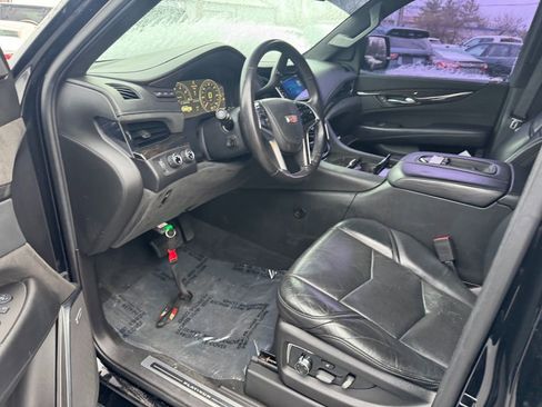 Used 2015 Cadillac Escalade Platinum image 4