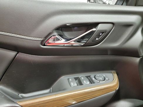 Certified 2023 GMC Acadia SLE w/ Driver Convenience Package image 16