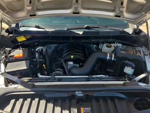 Used 2019 Chevrolet Silverado 1500 Custom w/ Custom Value Package AWD/4WD image 32