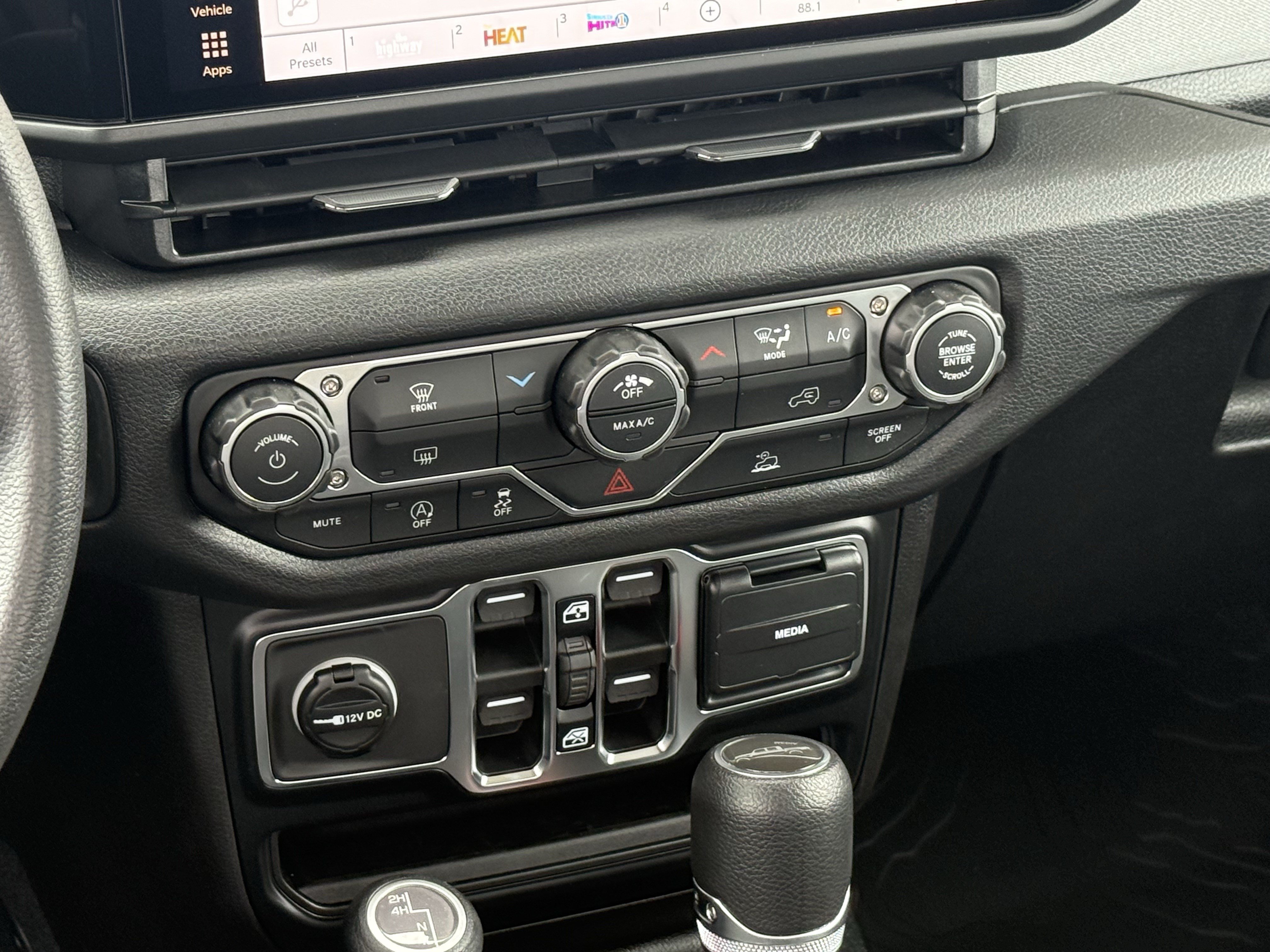 New 2026 Jeep Gladiator Sport AWD/4WD image 14