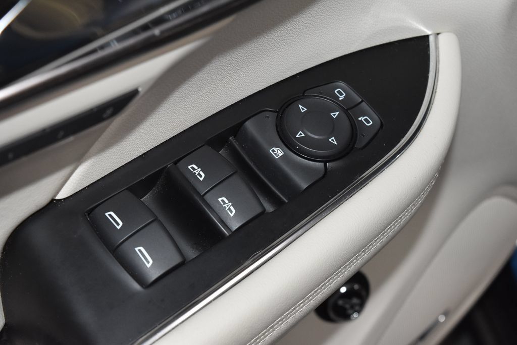 Used 2023 Buick Envision Avenir FWD image 6