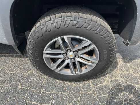 Used 2022 Chevrolet Colorado LT w/ LT Convenience Package AWD/4WD image 41