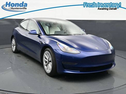 Used 2023 Tesla Model 3 Standard Range RWD image 1