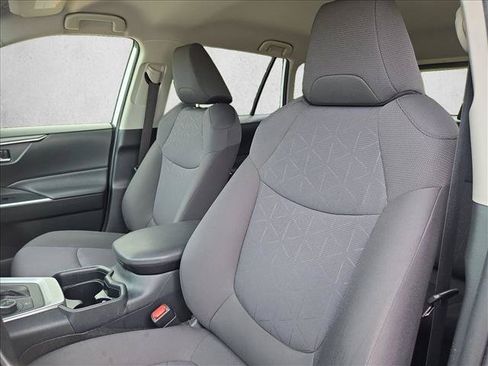 Used 2021 Toyota RAV4 XLE AWD/4WD image 14