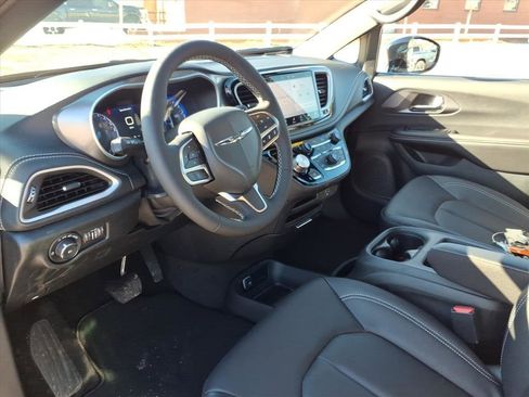 New 2026 Chrysler Pacifica Select FWD image 12