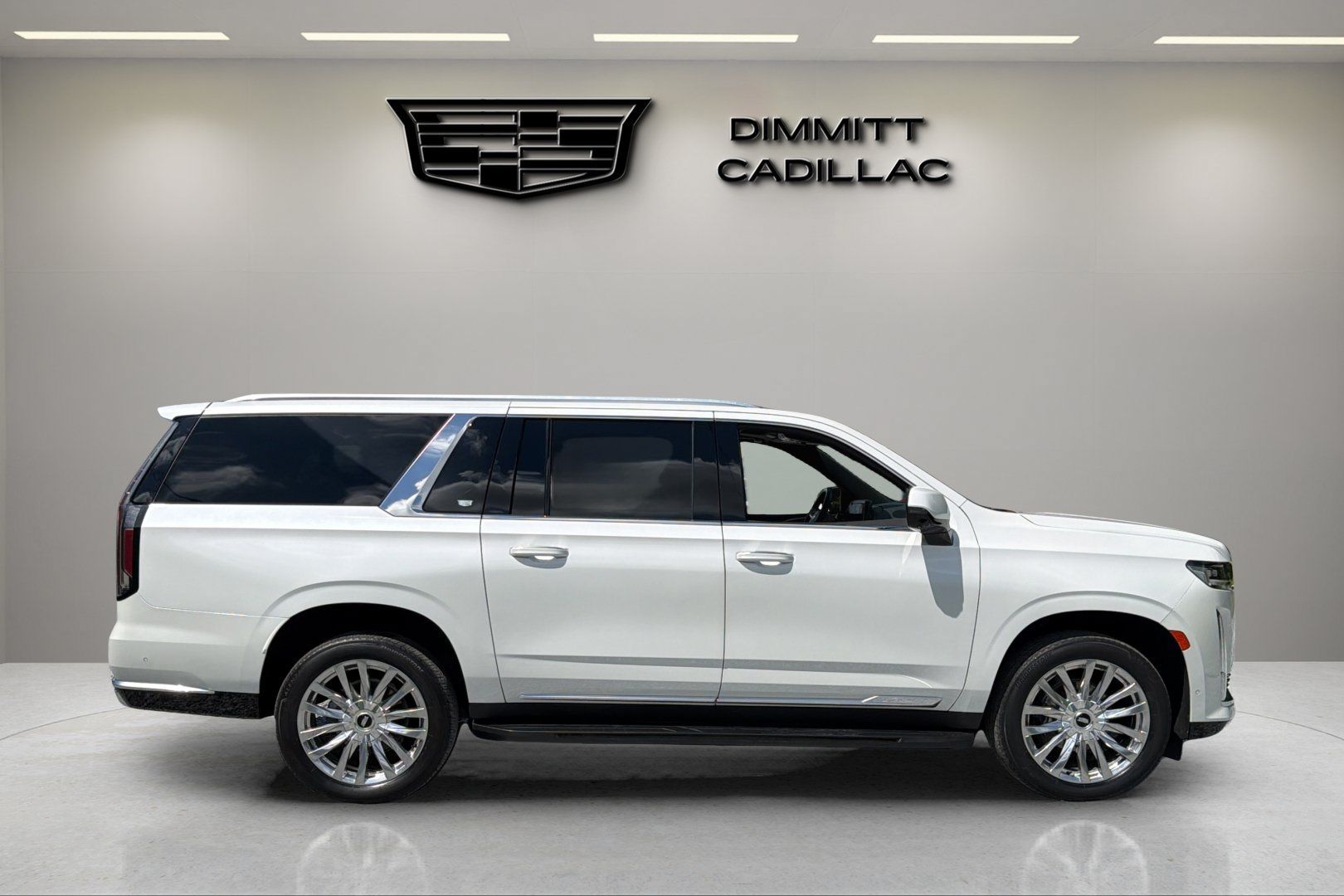 Certified 2023 Cadillac Escalade ESV Premium Luxury w/ LPO, Illumination Package AWD/4WD image 4