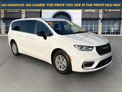 Used 2024 Chrysler Pacifica Touring-L