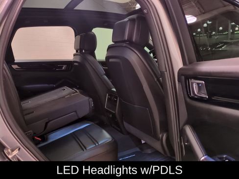 Used 2021 Porsche Cayenne image 11