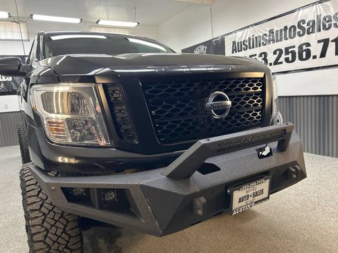 Used 2018 Nissan Titan S AWD/4WD image 2
