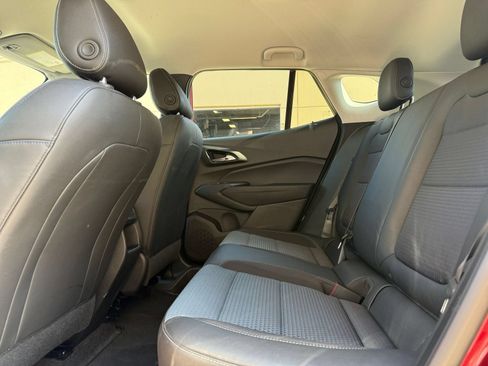 Used 2025 Chevrolet Trax LT FWD image 25