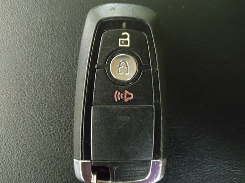 Used 2017 Ford Edge SE image 32