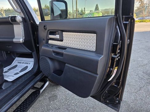 Used 2009 Toyota FJ Cruiser Base 4x4 4dr SUV 5A image 37