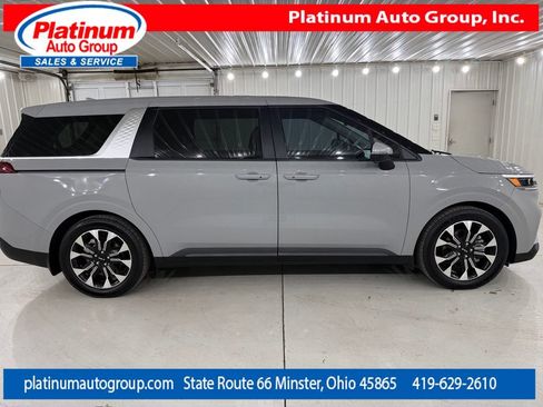 Used 2023 Kia Carnival EX FWD image 6