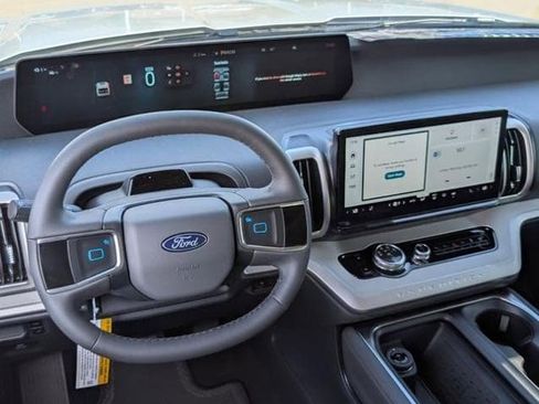 New 2025 Ford Expedition Active image 11