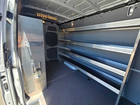Used 2025 Mercedes-Benz Sprinter 2500 image 14
