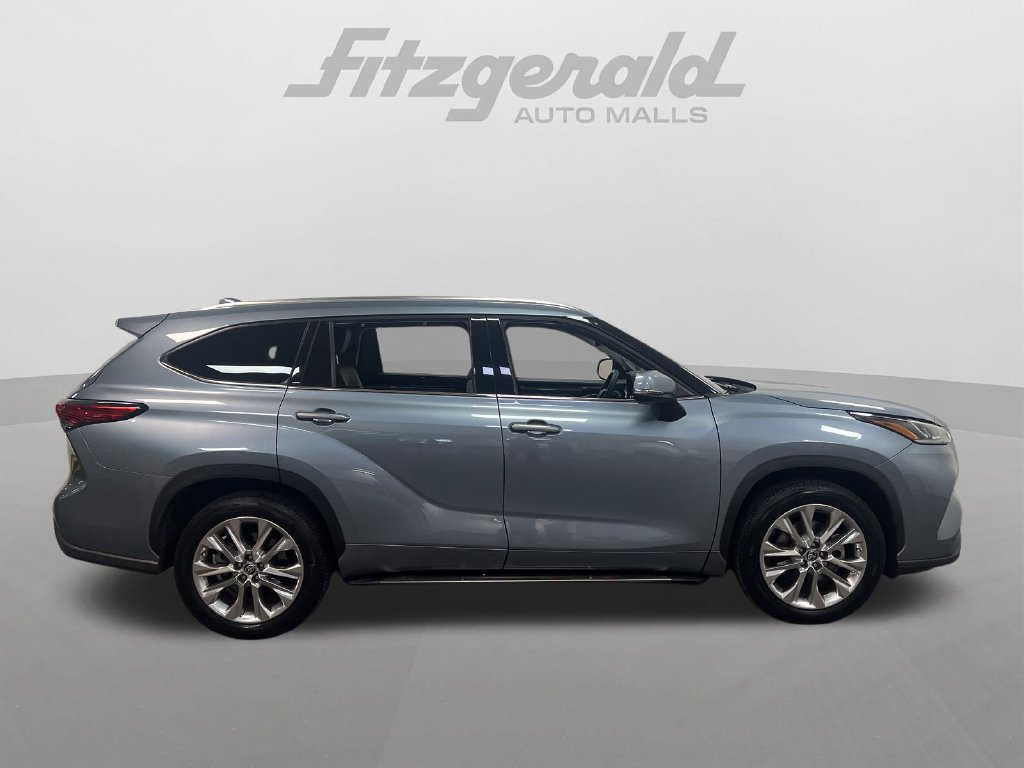 Used 2022 Toyota Highlander Limited FWD image 6