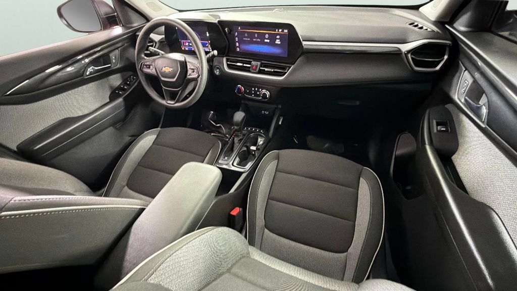 Used 2025 Chevrolet TrailBlazer LS w/ LS Convenience Package FWD image 32