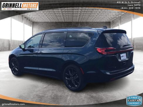 Used 2025 Chrysler Pacifica Limited FWD image 7